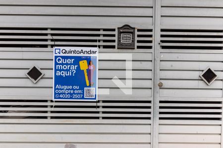 Casa à venda com 2m², 3 quartos e 2 vagas Casa à venda com 2m², 3 quartos e 2 vagasPlaquinha