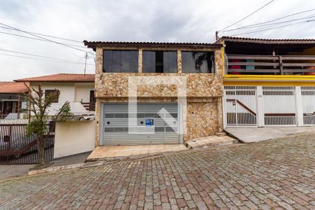Casa à venda com 2m², 3 quartos e 2 vagas Casa à venda com 2m², 3 quartos e 2 vagasFachada