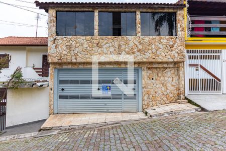 Casa à venda com 2m², 3 quartos e 2 vagas Casa à venda com 2m², 3 quartos e 2 vagasFachada