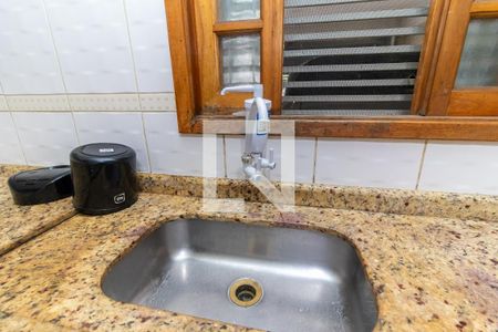 Casa à venda com 2m², 3 quartos e 2 vagas Casa à venda com 2m², 3 quartos e 2 vagasCozinha - Torneira