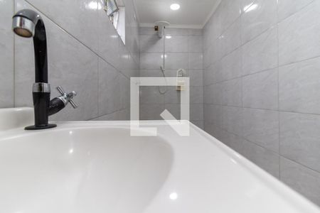 Casa à venda com 2m², 3 quartos e 2 vagas Casa à venda com 2m², 3 quartos e 2 vagasBanheiro