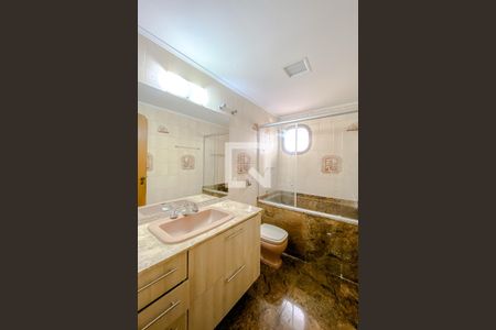 Apartamento à venda com 240m², 4 quartos e 3 vagasBanheiro da Suíte 3