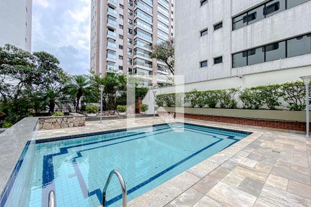 Apartamento à venda com 240m², 4 quartos e 3 vagasÁrea comum - Piscina