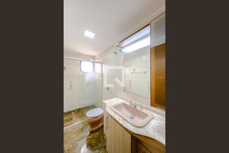 Apartamento à venda com 240m², 4 quartos e 3 vagasBanheiro da Suíte 2