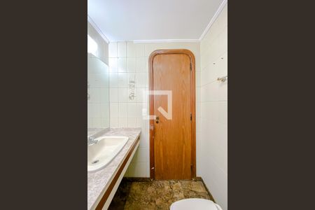 Apartamento à venda com 240m², 4 quartos e 3 vagasBanheiro da Suíte 1