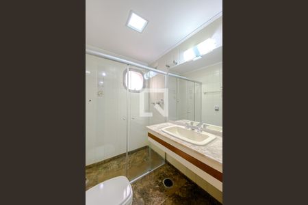 Apartamento à venda com 240m², 4 quartos e 3 vagasBanheiro da Suíte 1