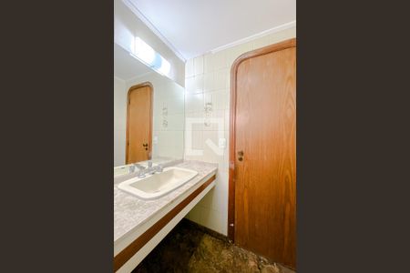 Apartamento à venda com 240m², 4 quartos e 3 vagasBanheiro da Suíte 1