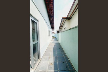 Casa à venda com 180m², 3 quartos e 3 vagas Casa à venda com 180m², 3 quartos e 3 vagasCorredor