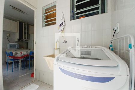 Casa à venda com 180m², 3 quartos e 3 vagas Casa à venda com 180m², 3 quartos e 3 vagasÁrea de Serviço