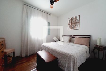 Casa à venda com 180m², 3 quartos e 3 vagas Casa à venda com 180m², 3 quartos e 3 vagasQuarto 2 - Suíte