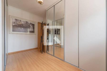 Casa à venda com 390m², 3 quartos e 3 vagas Casa à venda com 390m², 3 quartos e 3 vagasCloset