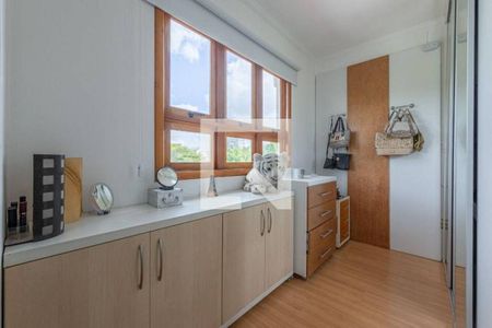 Casa à venda com 390m², 3 quartos e 3 vagas Casa à venda com 390m², 3 quartos e 3 vagasCloset