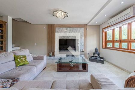 Casa à venda com 390m², 3 quartos e 3 vagas Casa à venda com 390m², 3 quartos e 3 vagasSala