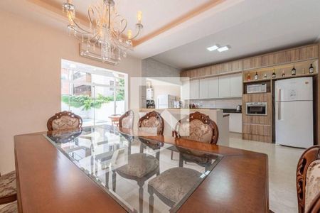 Casa à venda com 390m², 3 quartos e 3 vagas Casa à venda com 390m², 3 quartos e 3 vagasCozinha