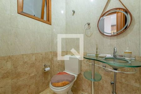 Casa à venda com 390m², 3 quartos e 3 vagas Casa à venda com 390m², 3 quartos e 3 vagasLavabo