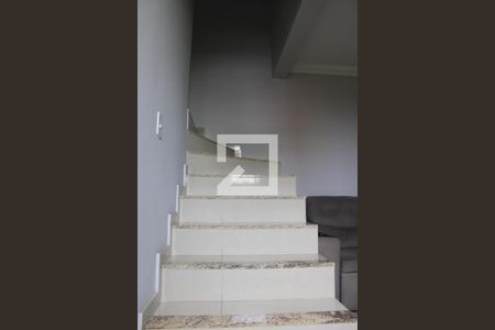 Escada - Térreo de apartamento à venda com 3 quartos, 142m² em Arvoredo, Contagem