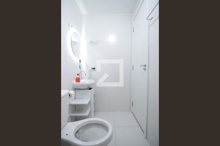 Banheiro de apartamento para alugar com 1 quarto, 29m² em Vila Ré, São Paulo