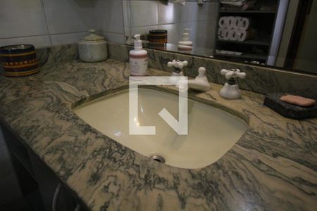 Apartamento à venda com 301m², 4 quartos e 4 vagasBanheiro da Suite 2