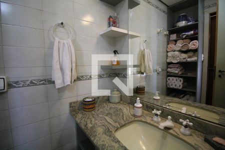 Apartamento à venda com 301m², 4 quartos e 4 vagasBanheiro da Suite 2