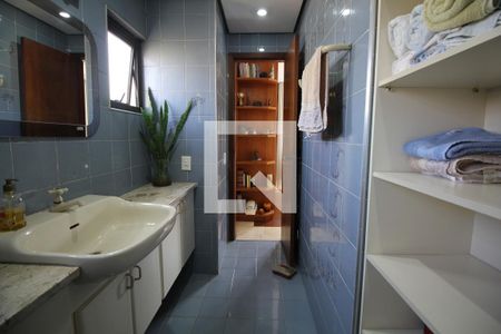 Apartamento à venda com 301m², 4 quartos e 4 vagasBanheiro da Suite 4