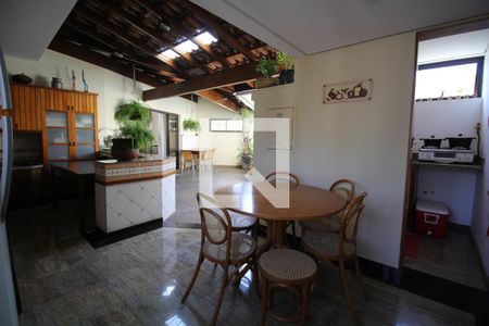 Apartamento à venda com 301m², 4 quartos e 4 vagasChurrasqueira