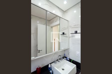 Apartamento à venda com 81m², 2 quartos e 2 vagasBanheiro da Suíte