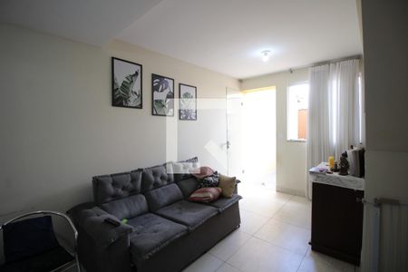 Sala de casa à venda com 2 quartos, 57m² em Rio Branco, Belo Horizonte