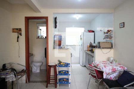 Sala de casa à venda com 2 quartos, 57m² em Rio Branco, Belo Horizonte