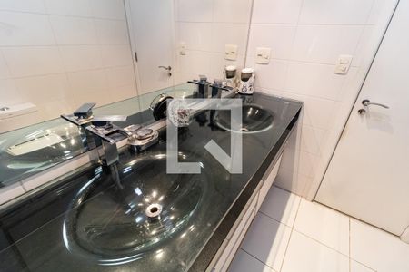 Apartamento à venda com 213m², 3 quartos e 3 vagasBanheiro da Suíte 1
