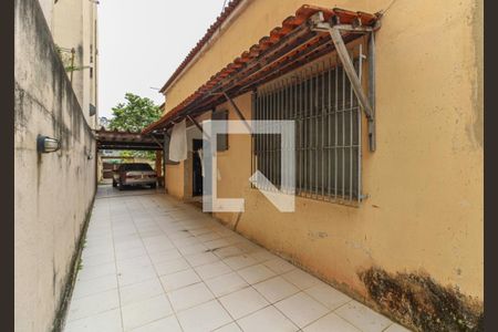 Casa à venda com 1100m², 3 quartos e 4 vagasLateral do imóvel