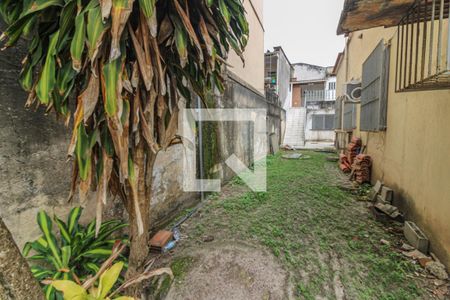 Casa à venda com 1100m², 3 quartos e 4 vagasLateral do imóvel