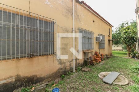 Casa à venda com 1100m², 3 quartos e 4 vagasLateral do imóvel