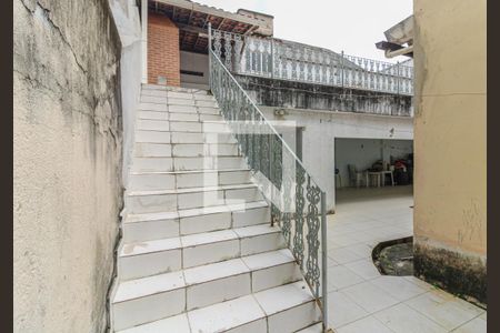 Casa à venda com 1100m², 3 quartos e 4 vagasTerraço - escada