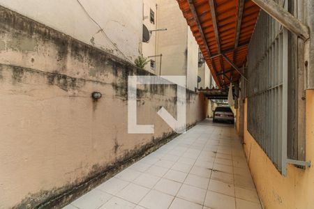 Casa à venda com 1100m², 3 quartos e 4 vagasLateral do imóvel