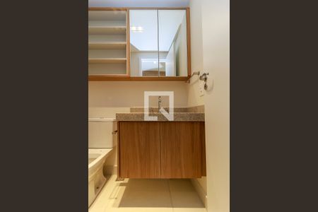 Banheiro de kitnet/studio para alugar com 1 quarto, 24m² em Campo Belo, São Paulo
