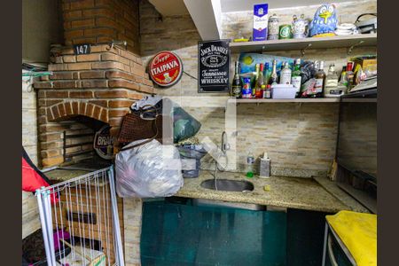 Casa à venda com 180m², 3 quartos e 2 vagas Casa à venda com 180m², 3 quartos e 2 vagasQuintal e Area de serviço