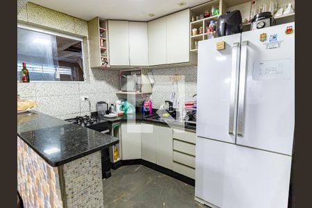 Casa à venda com 180m², 3 quartos e 2 vagas Casa à venda com 180m², 3 quartos e 2 vagasCozinha