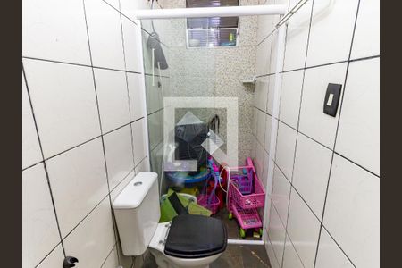 Casa à venda com 180m², 3 quartos e 2 vagas Casa à venda com 180m², 3 quartos e 2 vagasBanheiro de serviço