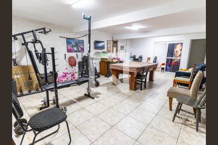 Casa à venda com 180m², 3 quartos e 2 vagas Casa à venda com 180m², 3 quartos e 2 vagasQuintal e Area de serviço