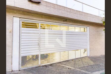 Casa à venda com 180m², 3 quartos e 2 vagas Casa à venda com 180m², 3 quartos e 2 vagasFachada