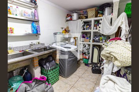 Casa à venda com 180m², 3 quartos e 2 vagas Casa à venda com 180m², 3 quartos e 2 vagasQuintal e Area de serviço