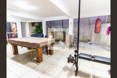 Casa à venda com 180m², 3 quartos e 2 vagas Casa à venda com 180m², 3 quartos e 2 vagasQuintal e Area de serviço
