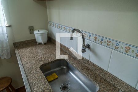 Casa à venda com 350m², 4 quartos e 1 vaga Área comum - Salão de Festas - Pia