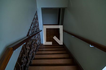 Casa à venda com 350m², 4 quartos e 1 vagaEscada