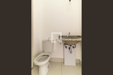 Banheiro de kitnet/studio à venda com 1 quarto, 21m² em República, São Paulo