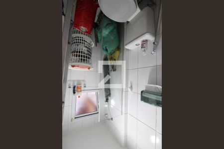 Casa de condomínio à venda com 160m², 3 quartos e 3 vagasBanheiro de Serviço