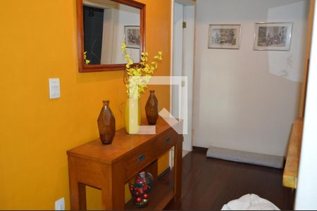 Casa para alugar com 235m², 4 quartos e 2 vagasHall entre os quartos e suítes 