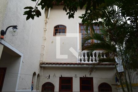 Casa para alugar com 235m², 4 quartos e 2 vagasSegundo andar visto de fora - Fundos