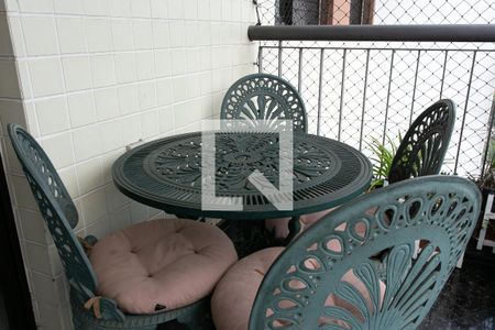 Apartamento para alugar com 125m², 4 quartos e 3 vagasVaranda da Sala - Mesa e Cadeiras