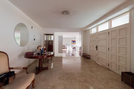 Casa à venda com 680m², 3 quartos e 6 vagas Casa à venda com 680m², 3 quartos e 6 vagasEntrada